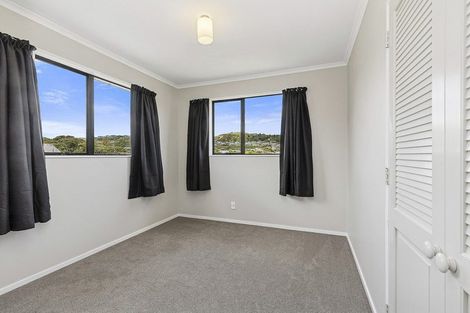 Photo of property in 37 Saunders Close, Whitby, Porirua, 5024