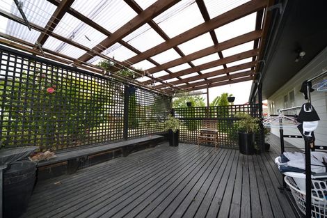 Photo of property in 10 Rook Place, Unsworth Heights, Auckland, 0632