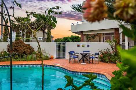 Photo of property in 32 Cherub Place, West Harbour, Auckland, 0618