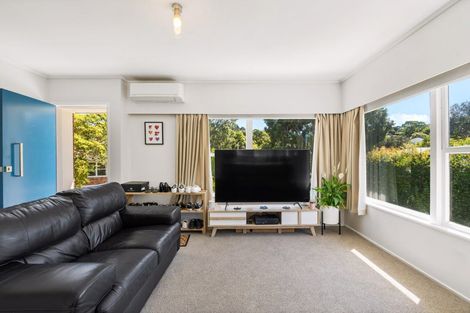 Photo of property in 2/12 Ellice Road, Totara Vale, Auckland, 0629