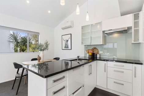 Photo of property in 32a Matipo Road, Mairangi Bay, Auckland, 0630