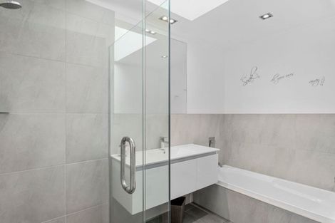 Photo of property in 1/34 Aberdeen Road, Campbells Bay, Auckland, 0620