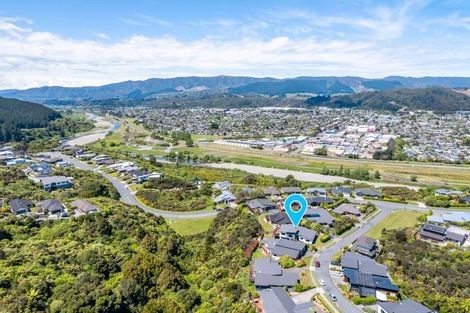 Photo of property in 14 Cosgrove Rise, Riverstone Terraces, Upper Hutt, 5018