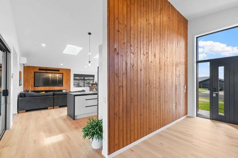 Photo of property in 6 Trevor Mcmiken Drive, Patumahoe, 2679