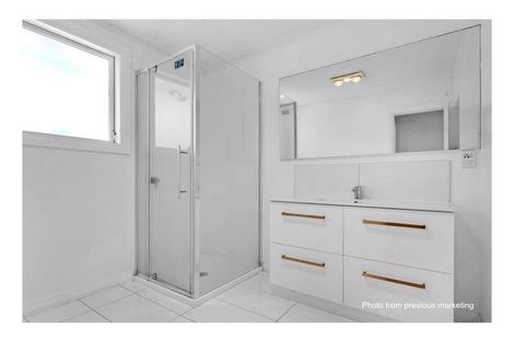 Photo of property in 6 Glenvil Lane, Te Atatu Peninsula, Auckland, 0610