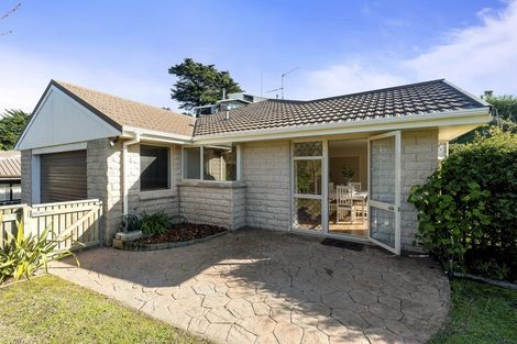 Photo of property in 10 Tiromoana Road, Raumati South, Paraparaumu, 5032