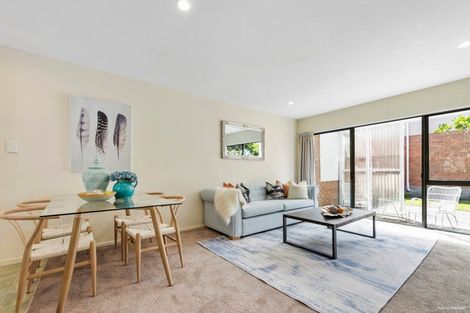 Photo of property in 18/1 Melview Place, New Lynn, Auckland, 0600