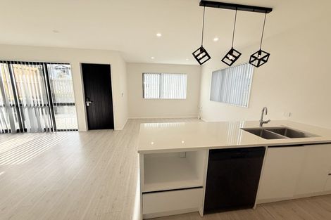 Photo of property in 127 Oreil Avenue, West Harbour, Auckland, 0618