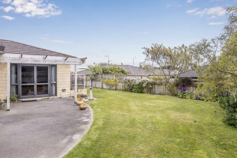 Photo of property in 8 Monarch Place, Paraparaumu Beach, Paraparaumu, 5032