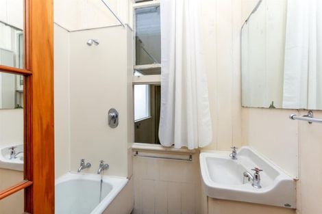 Photo of property in 6 Pendarves Street, New Plymouth, 4310