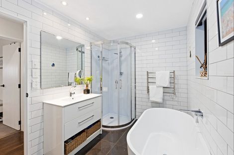 Photo of property in 5b Kauri Road, Stanmore Bay, Whangaparaoa, 0932