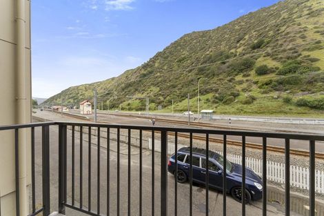 Photo of property in Te Kakariki Apartments, 6/6 Wellington Road, Paekakariki, 5034