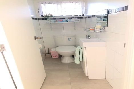 Photo of property in 2/6 Currey Crescent, Milford, Auckland, 0620