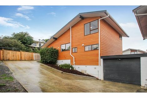 Photo of property in 2/6 Sovereign Place, Glenfield, Auckland, 0629