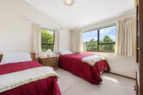 Photo of property in 16 Bushland Grove, Paparangi, Wellington, 6037