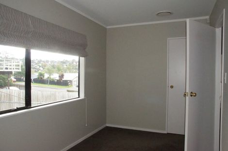 Photo of property in 83 Trias Road, Totara Vale, Auckland, 0629