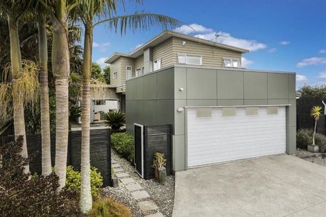 Photo of property in 8 Roy Maloney Drive, Henderson, Auckland, 0612