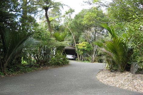 Photo of property in 9 Quinns Road, Waiatarua, Auckland, 0612