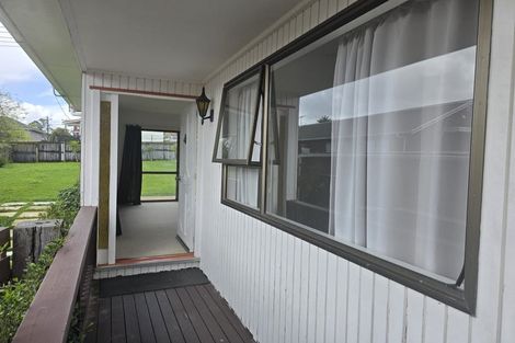 Photo of property in 8 Staveley Avenue, Mount Roskill, Auckland, 1041