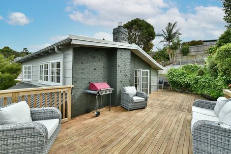 Photo of property in 6 Maori Hut Road, Red Beach, 0932