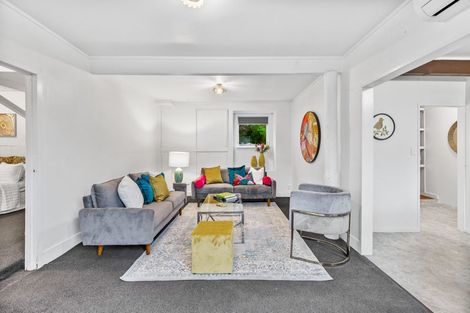 Photo of property in 10 Beauchamp Drive, Massey, Auckland, 0614