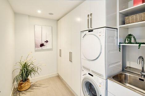 Photo of property in Clyde Quay Wharf, 2b/6 Clyde Quay Wharf, Te Aro, Wellington, 6011