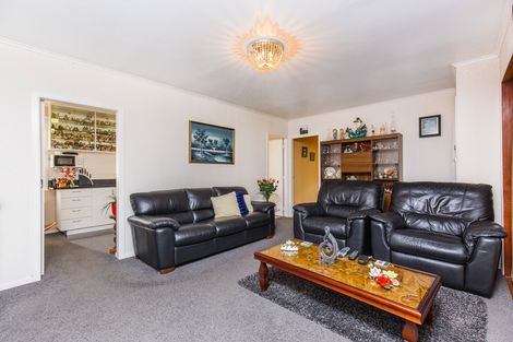 Photo of property in 40 Woodglen Road, Glen Eden, Auckland, 0602