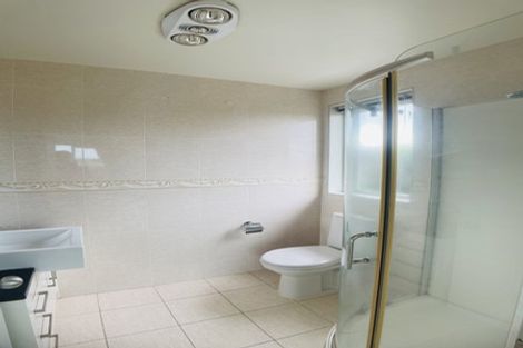 Photo of property in 1 Kenley Heights, Flat Bush, Auckland, 2016