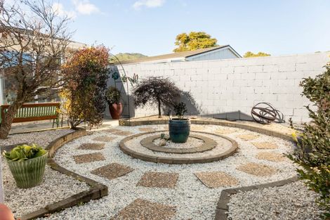 Photo of property in 1 Edgewater Street, Waikanae, 5036