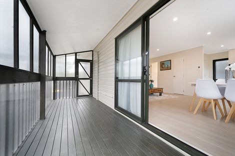 Photo of property in 124a Golf Road, New Lynn, Auckland, 0600