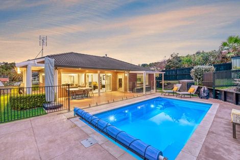 Photo of property in 14 Astor Place, Orewa, 0931