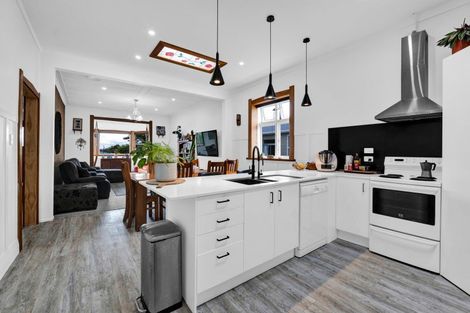 Photo of property in 17 Clifford Street, Hawera, 4610