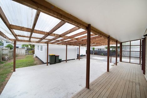 Photo of property in 33 Convair Crescent, Mangere, Auckland, 2022