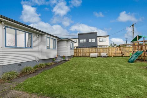 Photo of property in 17 Garelja Road, Henderson, Auckland, 0612