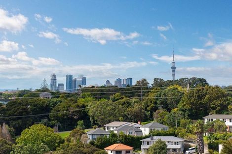 Photo of property in 29 High Road, Glenfield, Auckland, 0629