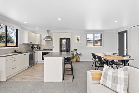 Photo of property in 279 Shakespeare Street, Leamington, Cambridge, 3432