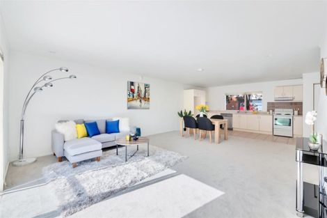 Photo of property in 10 Gina Avenue, Ranui, Auckland, 0612