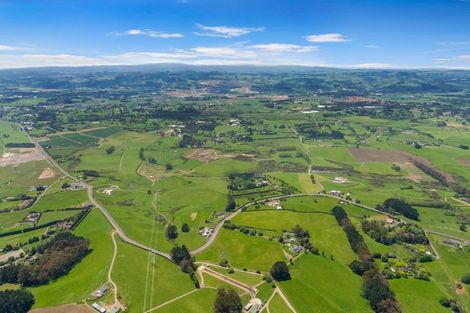 Photo of property in 338 Burtt Road, Runciman, Drury, 2578