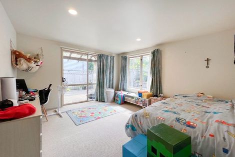 Photo of property in 2/15 Stoneleigh Court, Sunnynook, Auckland, 0632