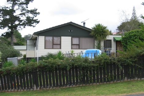 Photo of property in 11 Woodhams Street, Beach Haven, Auckland, 0626