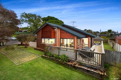 Photo of property in 11 Lochend Place, Highland Park, Auckland, 2010