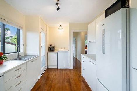 Photo of property in 2/539 Glenfield Road, Glenfield, Auckland, 0629