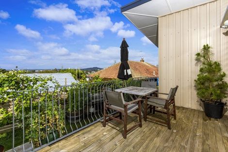 Photo of property in 39a Forrest Hill Road, Milford, Auckland, 0620