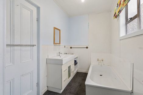 Photo of property in 30 Derby Street, Westport, 7825