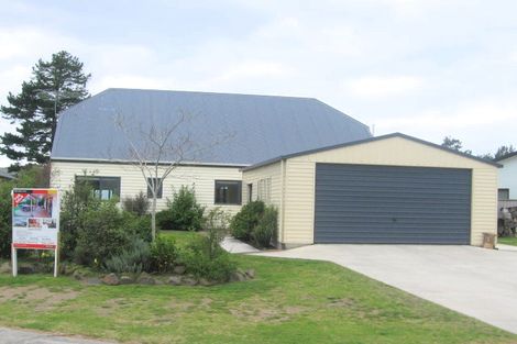 Photo of property in 128 Kowhai Avenue, Matarangi, Whitianga, 3592