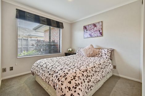 Photo of property in 17 Belfry Place, Wattle Downs, Auckland, 2103