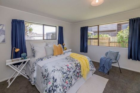 Photo of property in 18 Reeves Street, Waikanae Beach, Waikanae, 5036