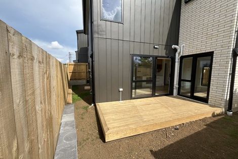 Photo of property in 98f Royal Road, Massey, Auckland, 0614