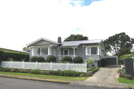 Photo of property in 3 Palmerston Road, Birkenhead, Auckland, 0626