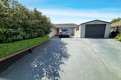 Photo of property in 35 Pinehurst Crescent, Russley, Christchurch, 8042